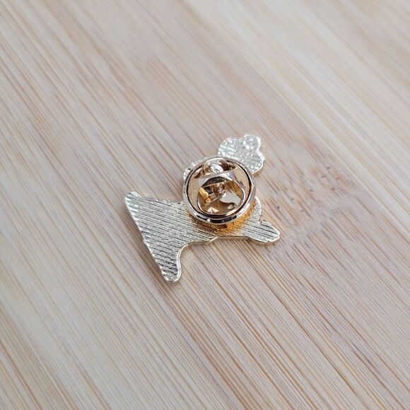 2/$20 Brand New Snoopy King Pin Brooch - Picture 2 of 3